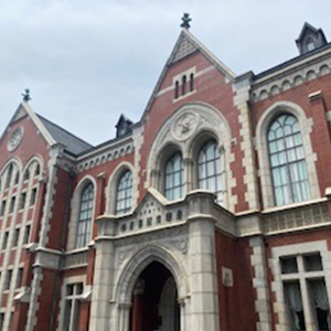 ���� �E��