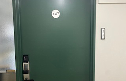 ���� �E��