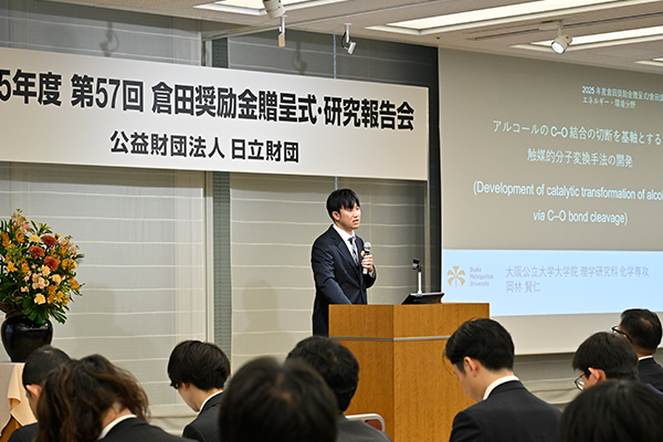 ���� ���m ��