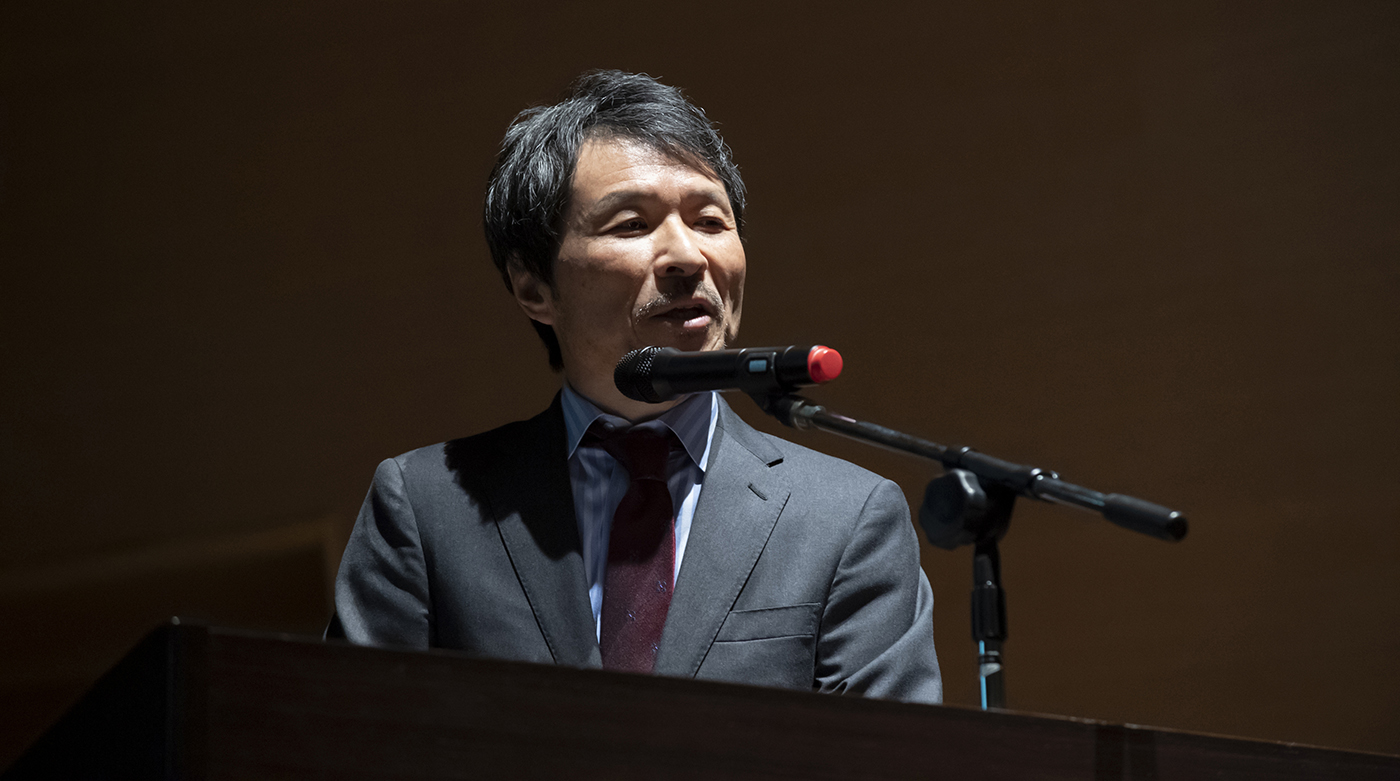 ����@����