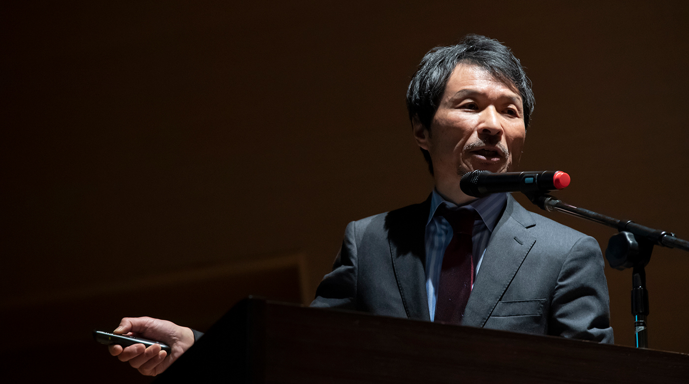 ����@����