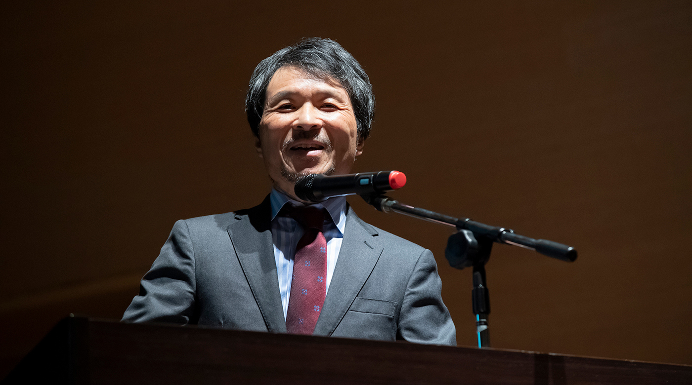 ����@����